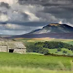 The Stables Settle